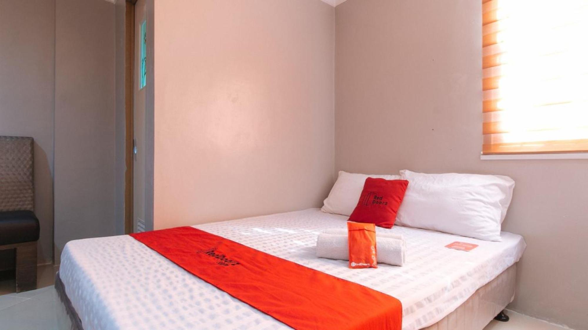 RedDoorz Manila Venetian Hotel - Quarantine Hotel Zewnętrze zdjęcie