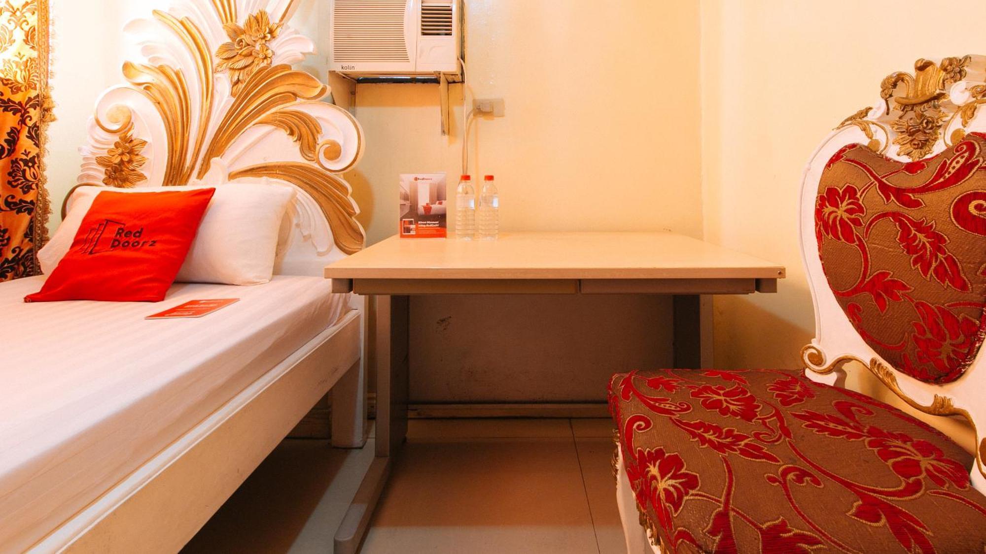 RedDoorz Manila Venetian Hotel - Quarantine Hotel Zewnętrze zdjęcie