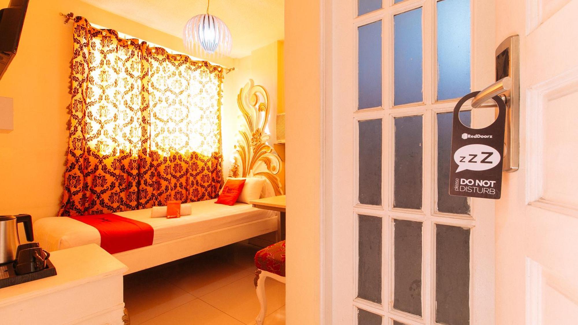 RedDoorz Manila Venetian Hotel - Quarantine Hotel Zewnętrze zdjęcie