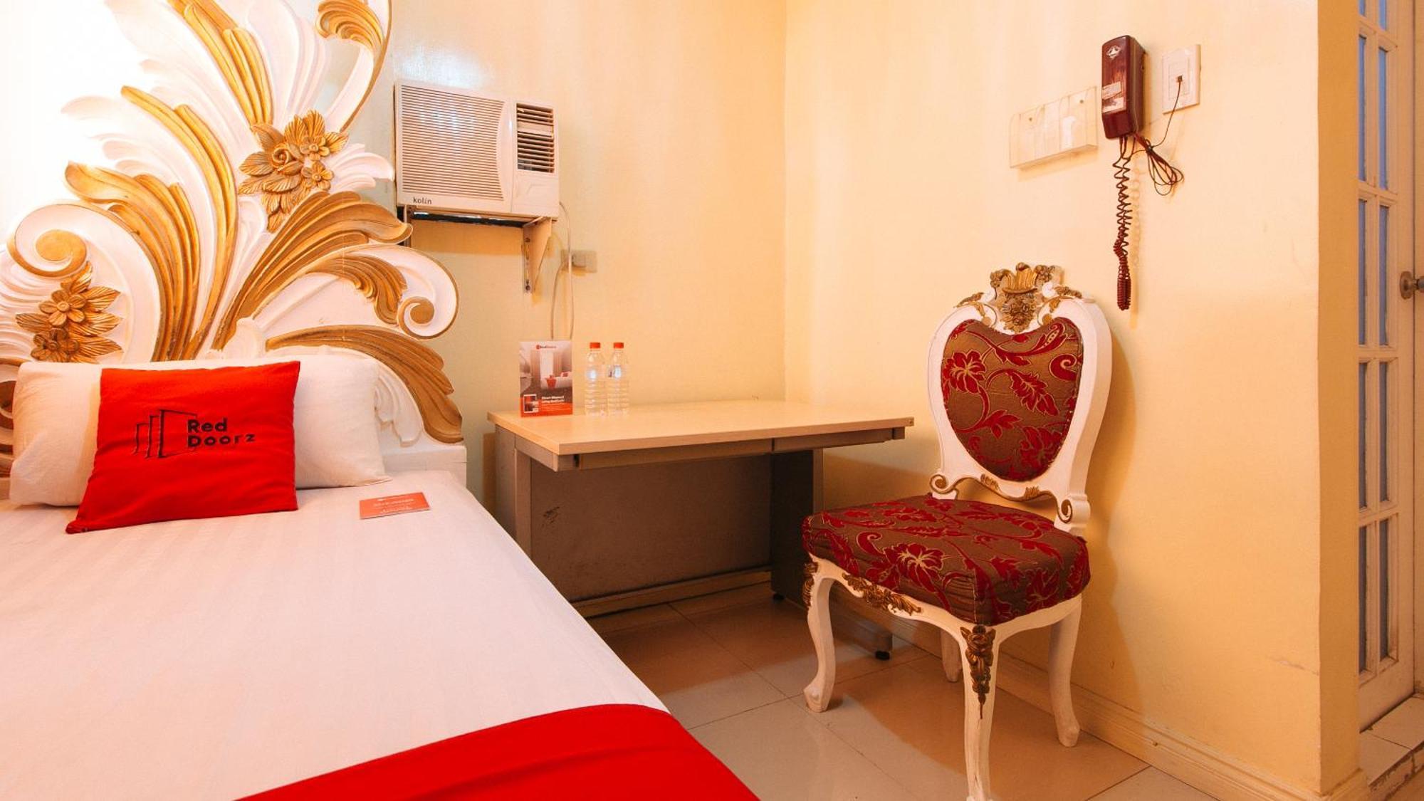RedDoorz Manila Venetian Hotel - Quarantine Hotel Zewnętrze zdjęcie