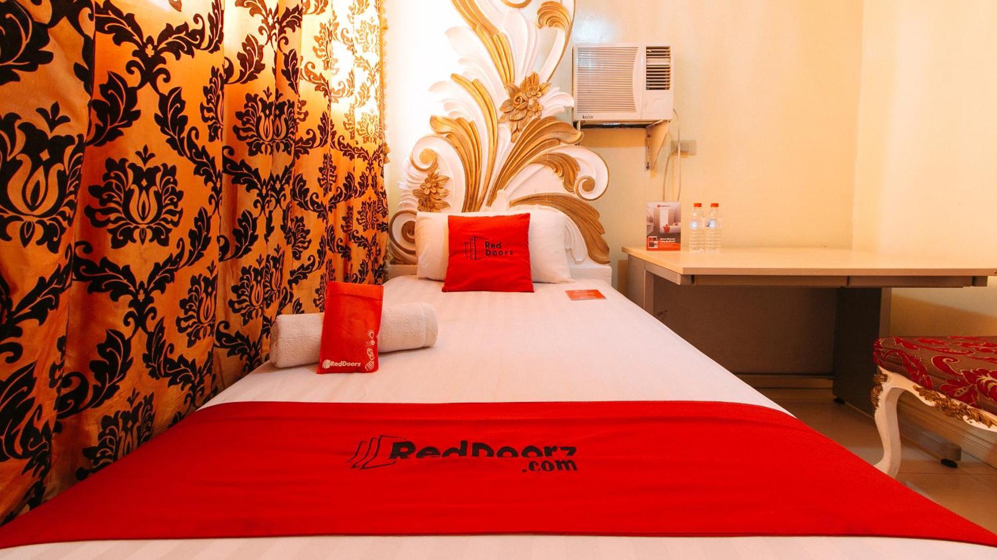 RedDoorz Manila Venetian Hotel - Quarantine Hotel Zewnętrze zdjęcie
